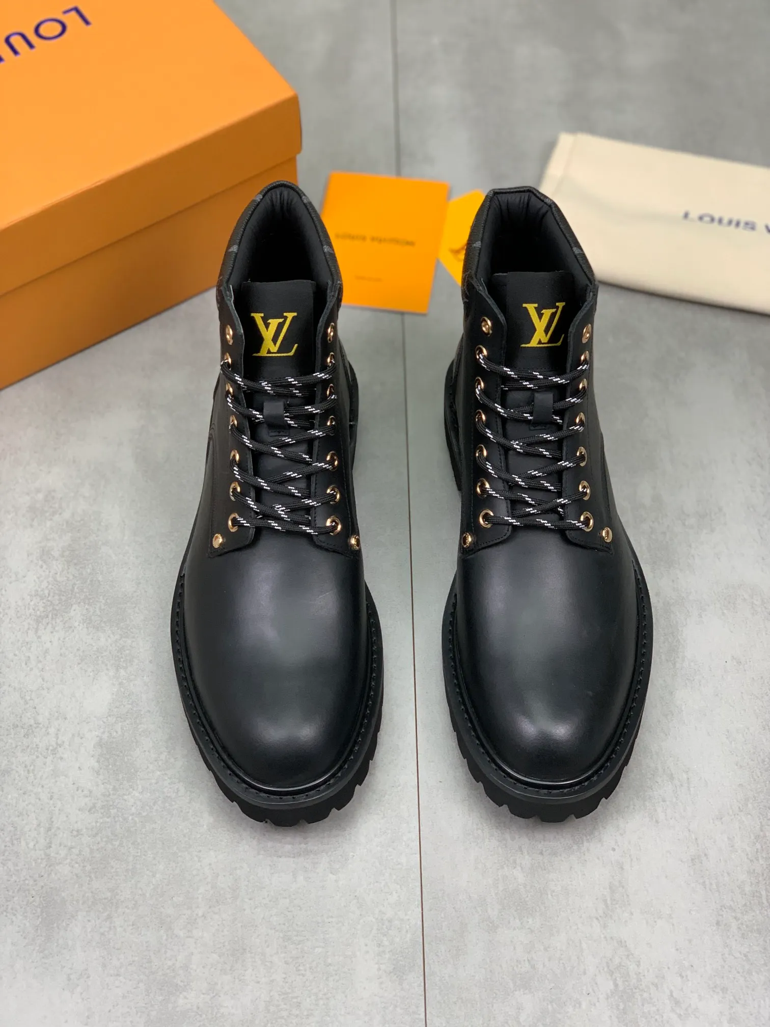 Men's men's shoes 💰P620💰【New】🆘Water-dyed cow lining LV Louis Vuitton business high-top leather shoes, made of original imported Italian 🇮🇹 calfskin, full cowhide lining, carefully handmade by professional shoemakers, the original version is specially designed for wear-resistant outsole. Standard code 38-44 3⃣️color🉑️choice